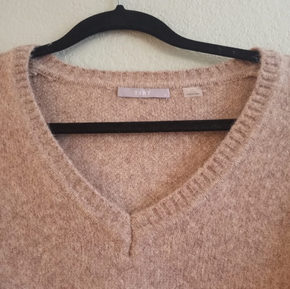 Tart Collections Neutral Taupe Soft Casual Comfy Cozy Classic V Neck Sweater M - Picture 2 of 6